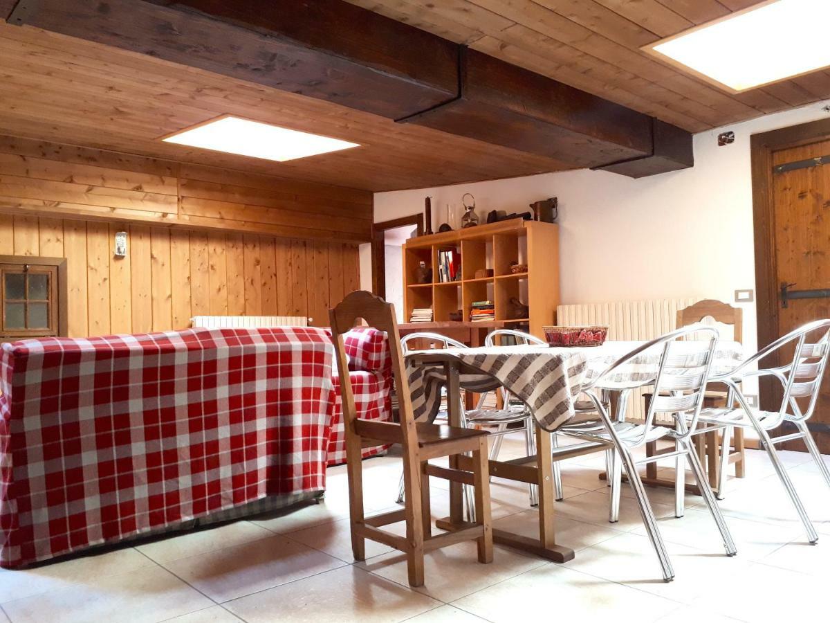 Chez Soi Taverna Alloggio A Courmayeur Ngoại thất bức ảnh