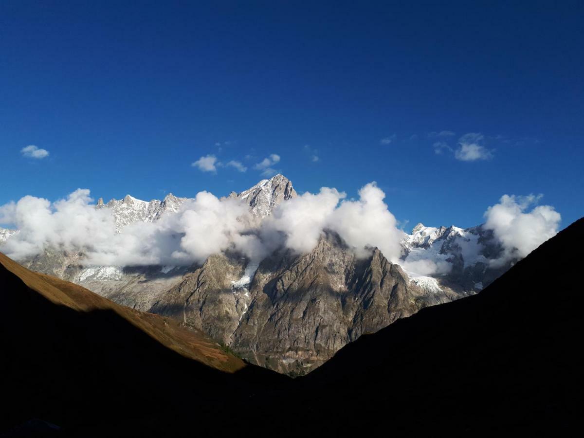 Chez Soi Taverna Alloggio A Courmayeur Ngoại thất bức ảnh